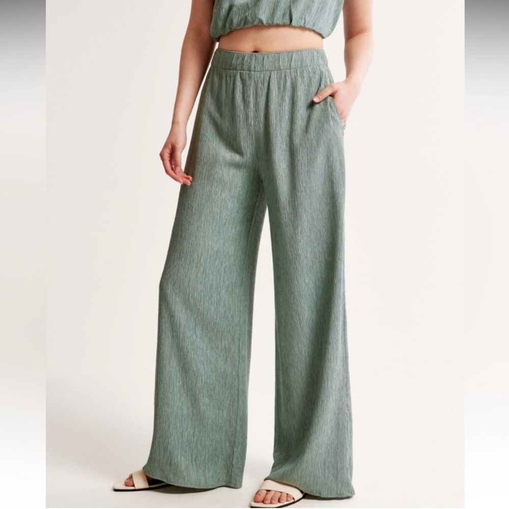 AF Crinkle Wide Leg Pull On Pants